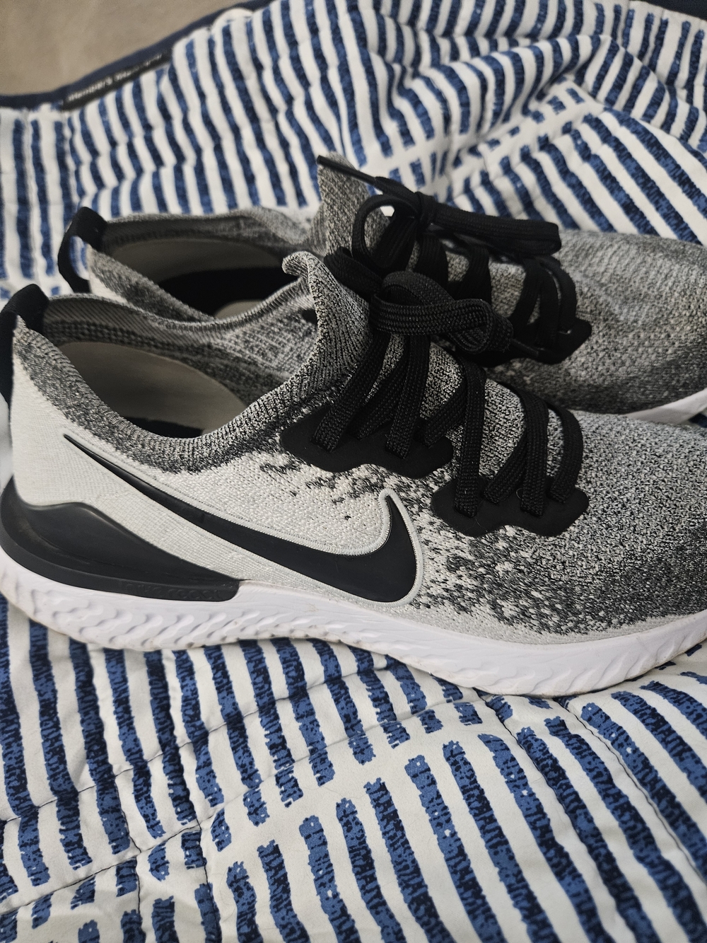 Nike Men’s Grey and Black Running Shoes
